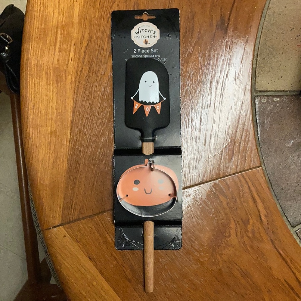 Witch’s Kitchen spatula and cookie cutter set